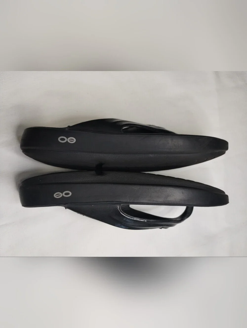 OOFOS Black Cushioned Flip Flop Sandals